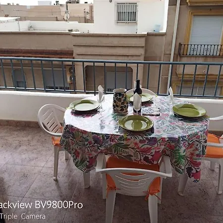 120 Metres De La Apartment